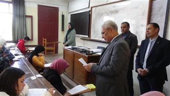 رئيس جامعة المنيا يتفقد اختبارات الفصل الدراسي الأول بالجامعة الأهلية والطب البيطري