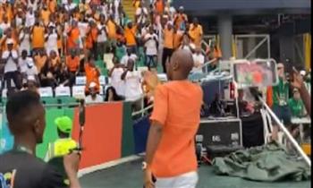 كأس الأمم الأفريقية.. دروجبا يشعل حماس جماهير كوت ديفوار في ملعب الحسن واتارا| فيديو 