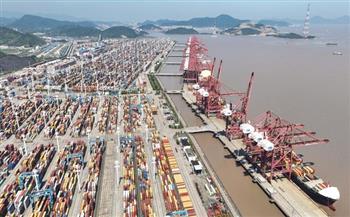 ميناء نينجبوه-تشوشان الصيني يشهد زيادة في حجم مناولة البضائع والحاويات في 2023