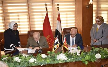 محافظ بورسعيد ونائب رئيس هيئة قضايا الدولة يوقعان عقد تخصيص «طابقين» للهيئة