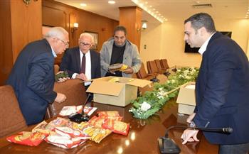 محافظ بورسعيد: توزيع 30 ألف كرتونة سلع غذائية للأسر الأولى بالرعاية