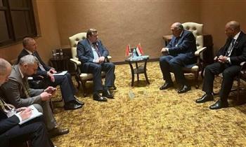 وزير الخارجية يبحث مع نظيره البيلاروسي سبل تعميق التعاون بمصر