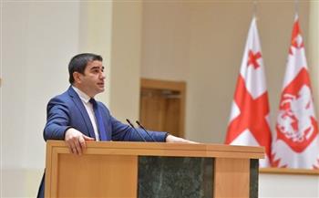 رئيس البرلمان الجورجي يطالب زيلينسكي وساندو بالاعتذار