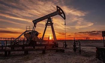 النفط يستهل العام الجديد بقفزة 1% 