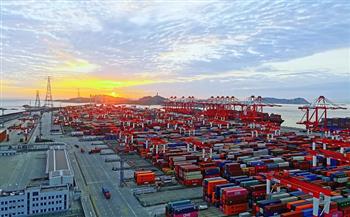 ميناء حدودي بين الصين ومنغوليا يشهد ارتفاعا قياسيا في حجم البضائع خلال 2023 