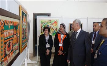رئيس جامعة المنيا يفتتح معرض الملتقى الثاني للفنون التشكيلة بـ«فنية المنيا»