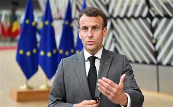 الرئيس الفرنسي يدعو شركات الصناعة الدفاعية إلى تسريع إنتاجها لدعم أوكرانيا بالأسلحة