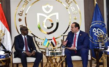 رئيس «الرعاية الصحية» يبحث التعاون مع سفير رواندا بالقاهرة