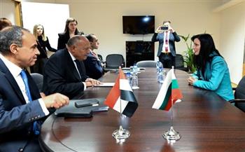 وزير الخارجية يلتقي نظيرته البلغارية 