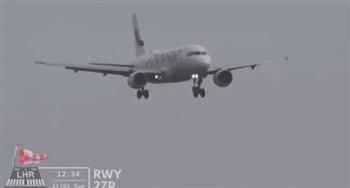 فيديو مخيف.. عاصفة تتلاعب بالطائرات لحظة هبوطها