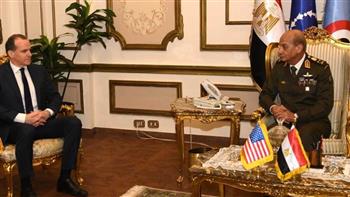 وزير الدفاع يلتقى منسق الشرق الأوسط وشمال أفريقيا لمجلس الأمن القومي الأمريكي