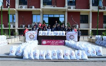 «طلاب من أجل مصر» بجامعة سوهاج: توزيع 1500 قطعة ملابس للأسر الفقيرة بأخميم