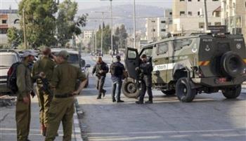 الاحتلال الاسرائيلي يقتحم بلدة «الكرمل» جنوب الخليل ويفتش هواتف الفلسطينيين