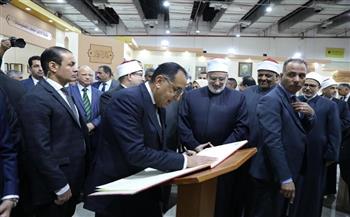 رئيس الوزراء يشيد بجناح الأزهر بمعرض القاهرة الدولي للكتاب