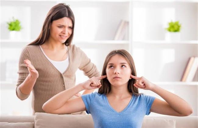 لماذا يصرخ الوالدين على المراهق؟ اخصائية نفسية تجيب