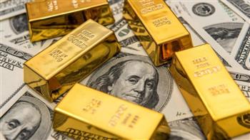 ارتفاع الدولار يضغط على تعاملات الذهب