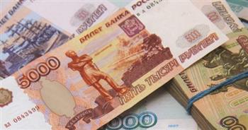 انخفاض سعر الروبل الروسي أمام العملات الرئيسية