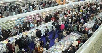 آلاف المواطنين يتوافدون علي معرض القاهرة الدولي للكتاب لليوم الثاني على التوالي