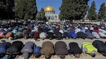 رغم قيود الاحتلال الإسرائيلي.. 12 ألفا يؤدون صلاة الجمعة في رحاب المسجد الأقصى