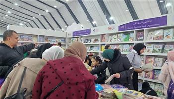 معرض القاهرة الدولي للكتاب ال55| إقبال كبير على الجناح الخاص بالهيئة المصرية للكتاب