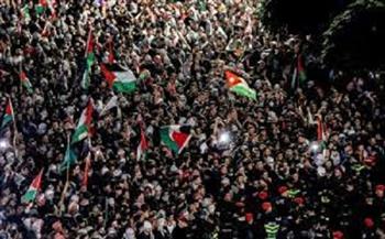 «بيكفي حرب وبيكفي دمار».. مظاهرات في خان يونس تطالب بوقف العدوان على غزة