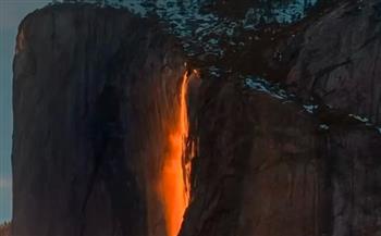 عرض شتوي استثنائي.. سلسلة من النيران تبهر زوار شلالات يوسمايت| فيديو  