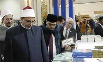 رئيس جامعة الأزهر يزور جناح مجلس حكماء المسلمين بمعرض القاهرة للكتاب 2024    