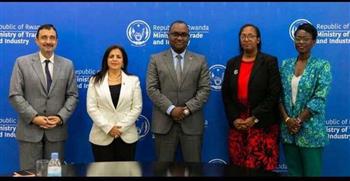 سفيرة مصر لدى رواندا تبحث مع وزير التجارة الرواندي دعم التعاون الاقتصادي بين البلدين   