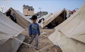 سكان قطاع غزة يواجهون قسوة الطقس داخل مخيمات النزوح «فيديو»