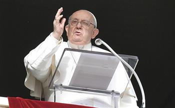 بابا الفاتيكان يندد بالعنف ضد المرأة ويطالب بالدفاع عنها 
