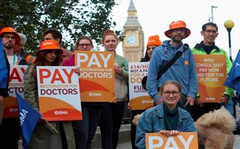 الأطول في التاريخ.. أطباء بريطانيا يبدأون إضرابًا عن العمل