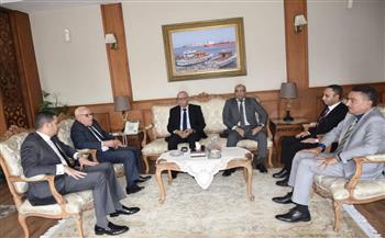محافظ بورسعيد يستقبل وفدًا من وزارة الصناعة لبحث سبل التعاون المشترك   