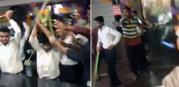 الهند.. موظفون بمطعم يعتدون بالضرب على أسرة لسبب صادم (فيديو)