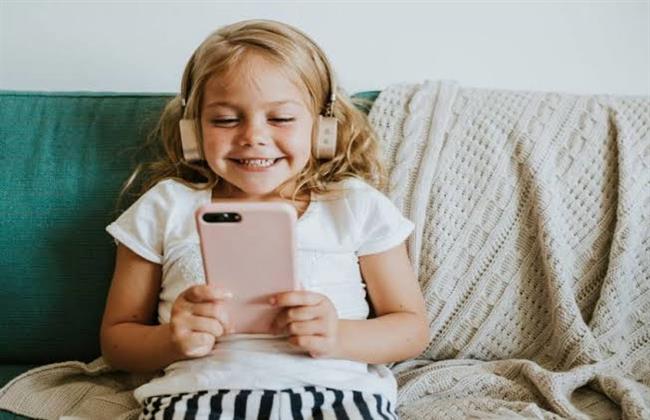 نصائح لحماية طفلك من مخاطر الهواتف الذكية