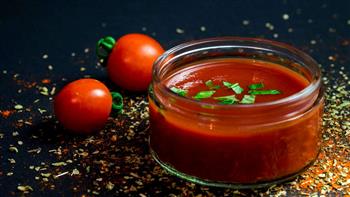 دراسة: عصير الطماطم يقتل بكتيريا خطيرة ترعب الأحشاء