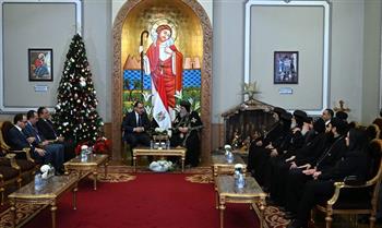في الكاتدرائية .. رئيس الوزراء يهنئ البابا تواضروس بعيد الميلاد