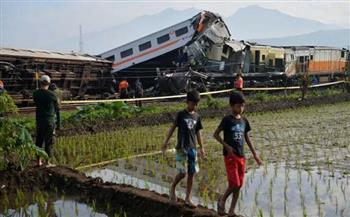 مصرع ثلاثة أشخاص وإصابة 28 جراء تصادم قطارين في إندونيسيا
