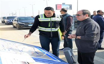 الرئيس السيسي يتفقد مشروعات الطرق والمحاور بالقاهرة الجديدة| صور