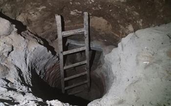 حفره وأدوات تنقيب.. ضبط 4 أشخاص يبحثون عن آثار بأرض فضاء في أسيوط