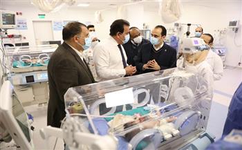 ​وزير الصحة يتفقد مجمع السويس الطبي تمهيدًا لافتتاحه رسميًا