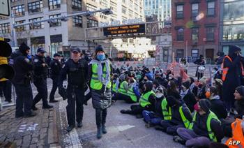 الشرطة الأمريكية: القبض على متظاهرين مؤيدين للفلسطينيين أغلقوا جسورا في نيويورك