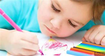   للأمهات.. 5 مراحل مهمة لتطوير موهبة الرسم عند طفلك