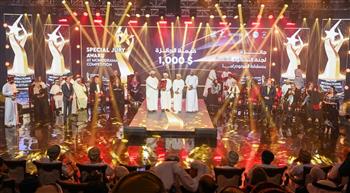 وزير الإعلام العُماني يكرم الفائزين بجوائز مهرجان ظفار الدولي للمسرح  