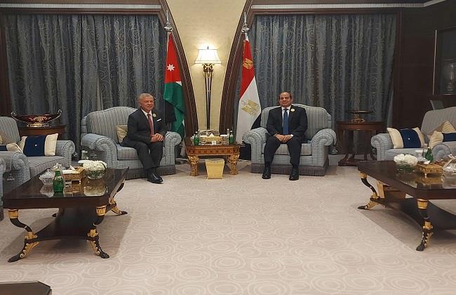 الرئيس السيسي يلتقي بالعاهل الأردني على هامش أعمال القمة العربية الإسلامية غير العادية 