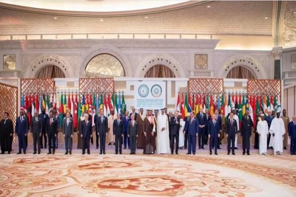 الرئيس السيسي يرفض أي مخطط للتهجير.. سياسيون يعلقون على مسودة القمة العربية الإسلامية
