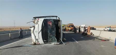 إصابة 30 شخصًا في انقلاب أتوبيس رحلات بطريق الجلالة الزعفرانة