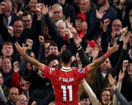 محمد صلاح يوجه رسالة إلى لاعبي ليفربول بعد اعتلاء قمة الدوري الإنجليزي