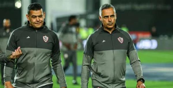 جوميز يجتمع مع معاونيه على هامش مران الزمالك 