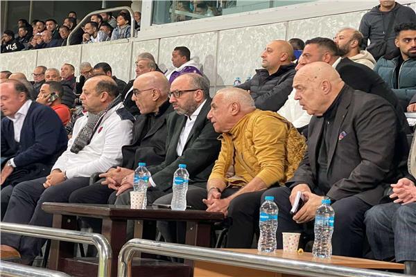 في وجود ميدو.. مجلس الزمالك يدعم الفريق أمام المصري من الملعب