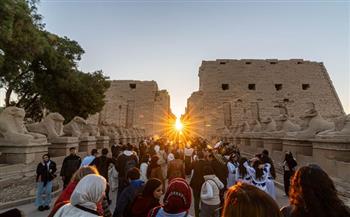 تعامد الشمس بمعبد الكرنك.. توافد آلاف الزائرين لرصد هذه الظاهرة الفريدة 